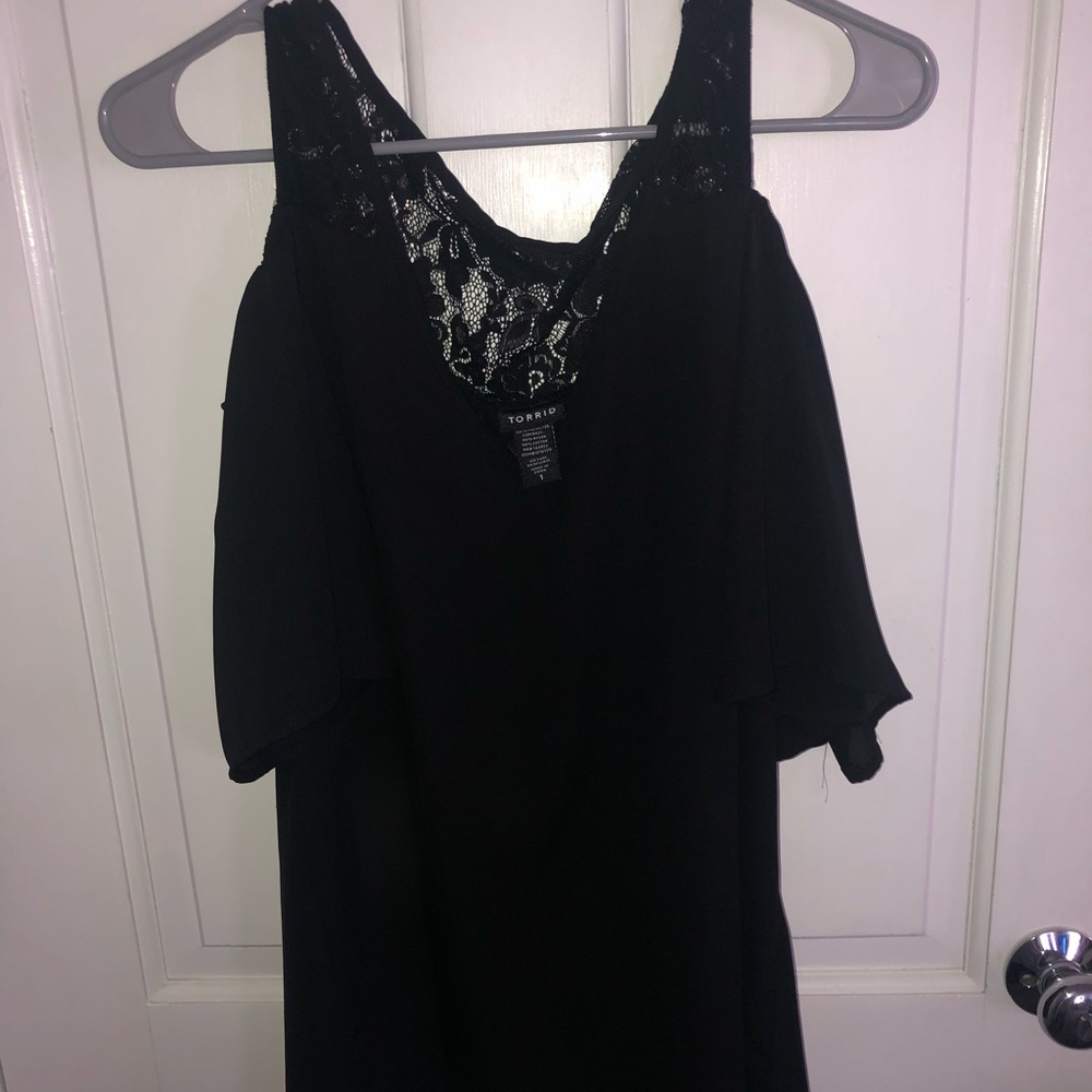 Womens Torrid Size 1 Cold Shoulder Top